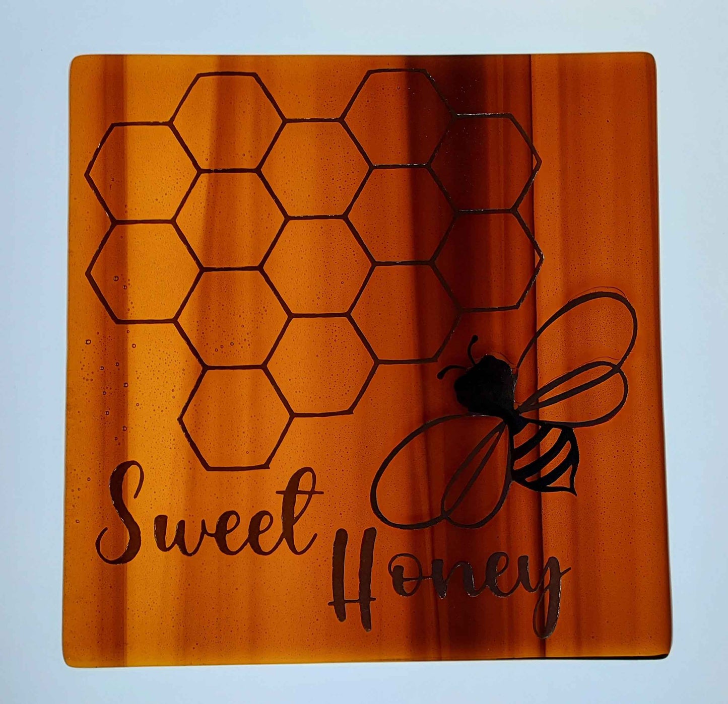 6" Glass plate with Bee