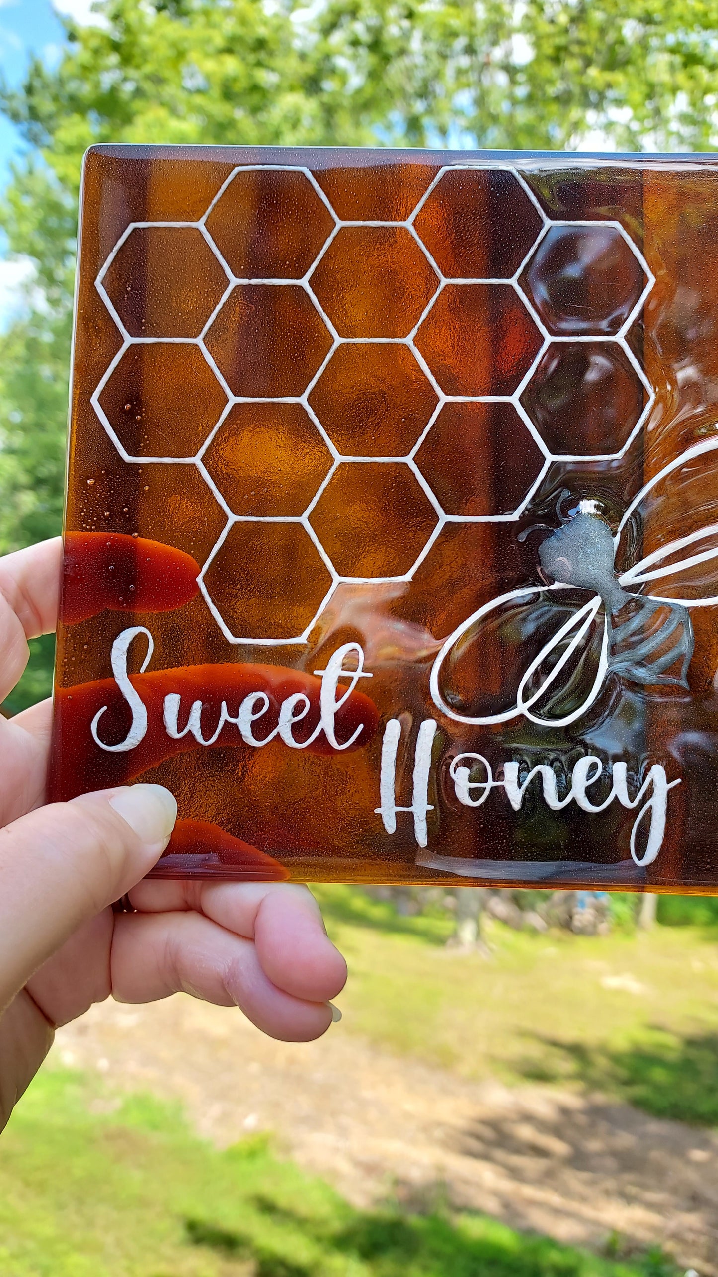 Glass plate with Bee